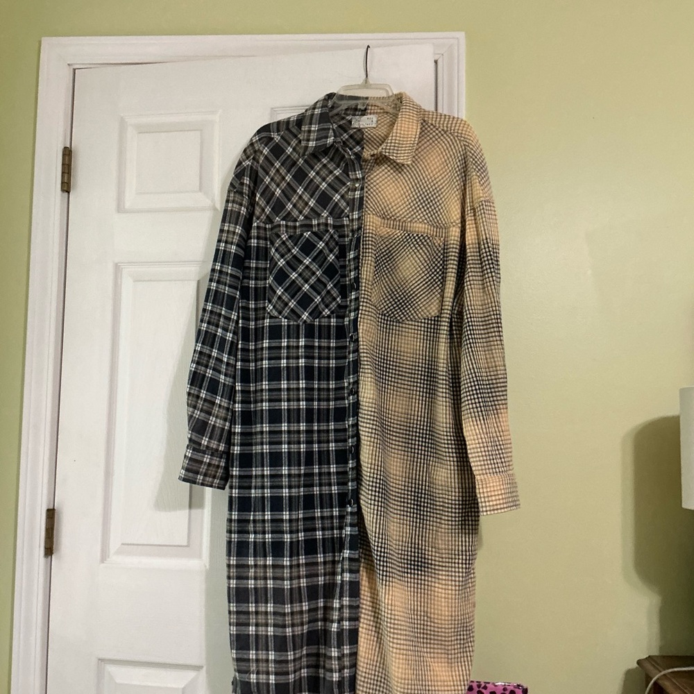 Oli & Hali Checkered Plaid duster length top in Black and Yellow